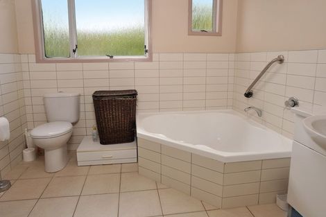 Photo of property in 15 Salamanca Road, Sunnynook, Auckland, 0620