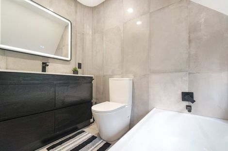 Photo of property in 1/22 Rangatira Road, Birkenhead, Auckland, 0626