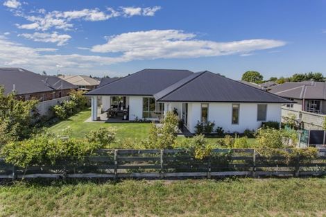 Photo of property in 19 Walnut Way, Rangiora, 7400