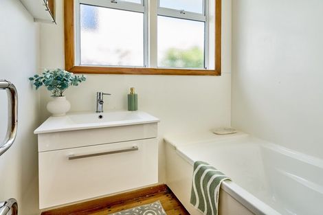 Photo of property in 10 Carleton Terrace, Tawa, Wellington, 5028