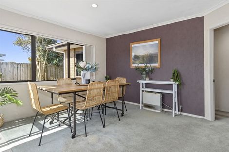 Photo of property in 8 Emma Place, Papamoa Beach, Papamoa, 3118