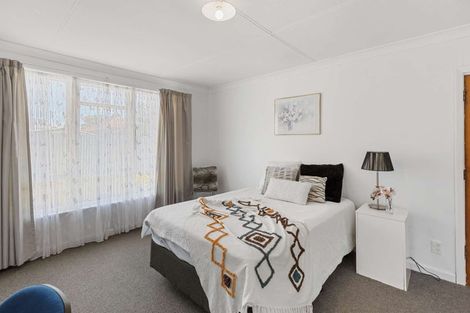 Photo of property in 4 Crewe Crescent, Hokowhitu, Palmerston North, 4410