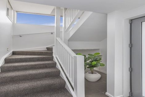 Photo of property in 1/12 Agra Crescent, Khandallah, Wellington, 6035