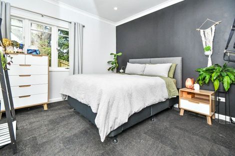 Photo of property in 32 Peverill Crescent, Papatoetoe, Auckland, 2025