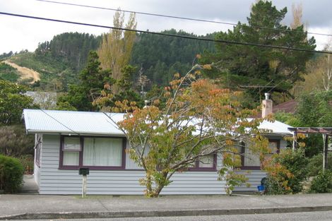 Photo of property in 17 Jocelyn Crescent, Pinehaven, Upper Hutt, 5019