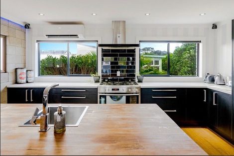 Photo of property in 2/46 James Evans Drive, Northcote, Auckland, 0627