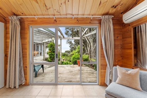 Photo of property in 38 Pacific Parade, Army Bay, Whangaparaoa, 0930