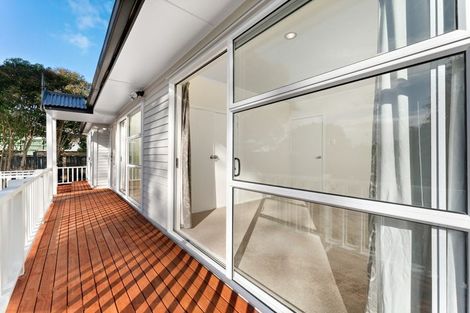 Photo of property in 34 Kingdale Road, Henderson, Auckland, 0610