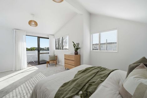 Photo of property in 2/76 Wairoa Road, Narrow Neck, Auckland, 0624