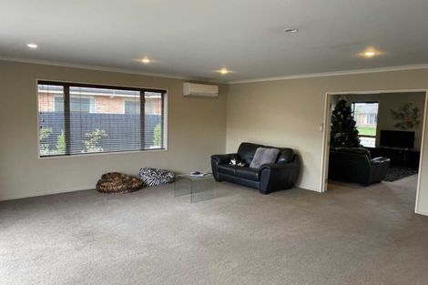 Photo of property in 6 Papaumu Green, Parklands, Christchurch, 8083