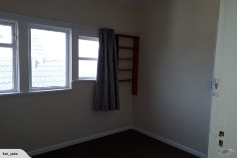 Photo of property in 16 Milne Terrace, Island Bay, Wellington, 6023