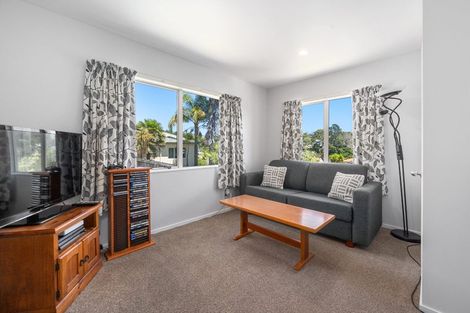 Photo of property in 17 Bushglen Court, Browns Bay, Auckland, 0630