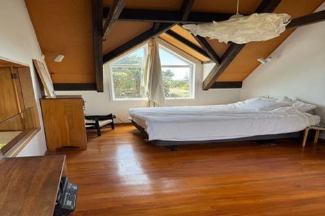 Photo of property in 18 Frances Street, Waikanae Beach, Waikanae, 5036