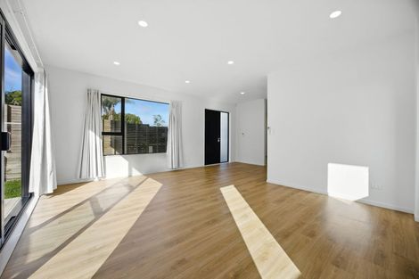 Photo of property in 43a Fitzherbert Avenue, West Harbour, Auckland, 0618