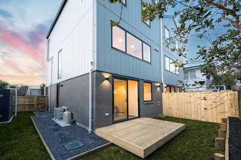 Photo of property in 4202e Great North Road, Glendene, Auckland, 0602