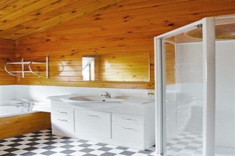 Photo of property in 8 Chardon Place, Henderson, Auckland, 0612