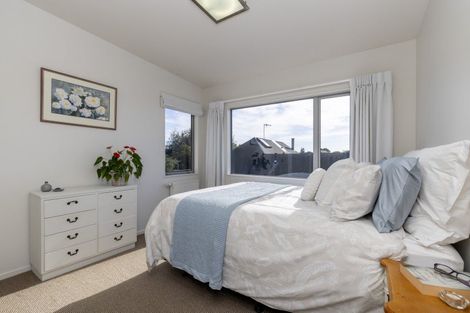 Photo of property in 21 Metzenthin Close, Raumati South, Paraparaumu, 5032