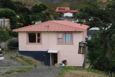 Photo of property in 43 Milne Terrace, Island Bay, Wellington, 6023