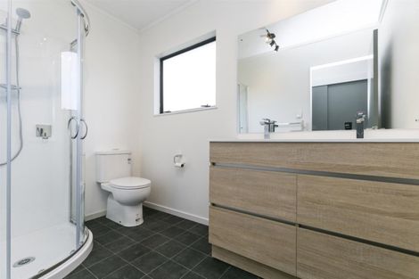 Photo of property in 304a Main Road, Tawa, Wellington, 5028