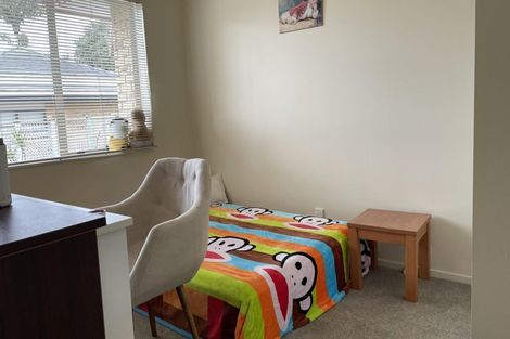 Photo of property in 6a Clearwater Cove, West Harbour, Auckland, 0618