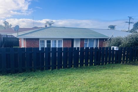 Photo of property in 1b Barron Drive, Green Bay, Auckland, 0604