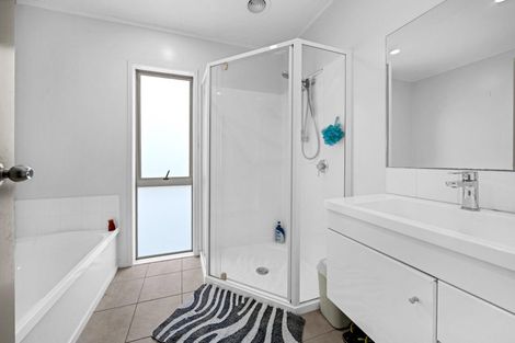 Photo of property in 2 Talmar Place, Massey, Auckland, 0614