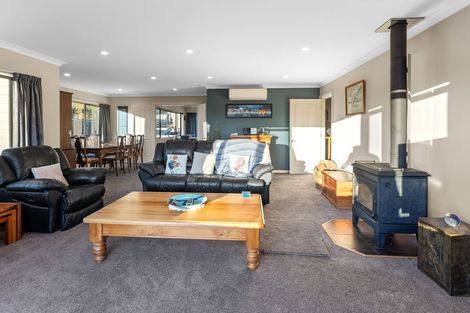 Photo of property in 14 Nugget Grove, Raumati Beach, Paraparaumu, 5032