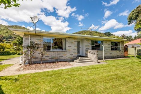 Photo of property in 341 Riverside Drive, Fairfield, Lower Hutt, 5011