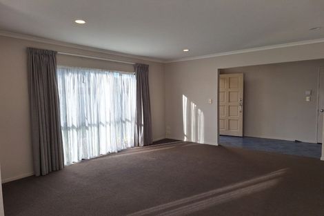 Photo of property in 8 Camith Close, Flat Bush, Auckland, 2016