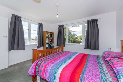 Photo of property in 11 Sylvan Crescent, Te Atatu South, Auckland, 0610