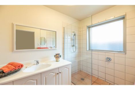 Photo of property in 2/2a Chilcombe Street, Ilam, Christchurch, 8041