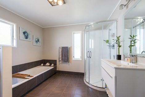 Photo of property in 21 Tararua Street, Paraparaumu, 5032