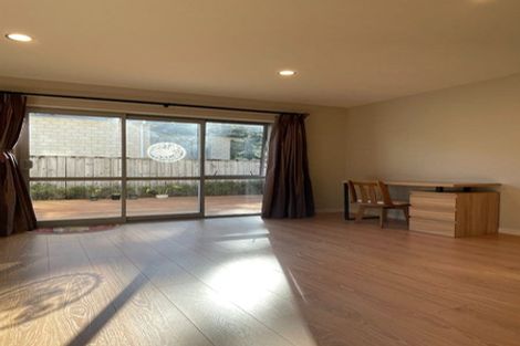 Photo of property in 58 Harrowglen Drive, Northcross, Auckland, 0630