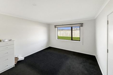 Photo of property in 26 Sardinia Grove, Fitzherbert, Palmerston North, 4410