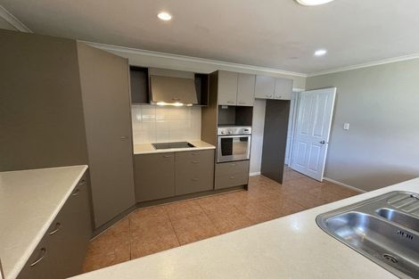 Photo of property in 4 Moravale Lane, Flat Bush, Auckland, 2016