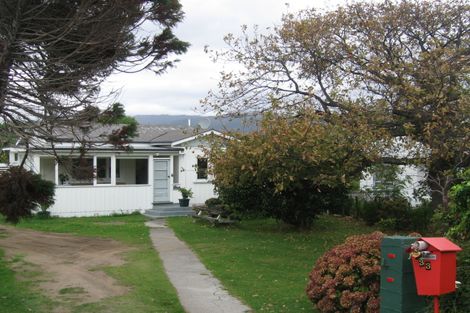 Photo of property in 33 Bluegum Road, Paraparaumu Beach, Paraparaumu, 5032