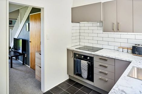 Photo of property in 18a Cheltenham Terrace, Newlands, Wellington, 6037