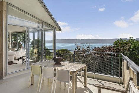 Photo of property in 36a Fortification Road, Karaka Bays, Wellington, 6022