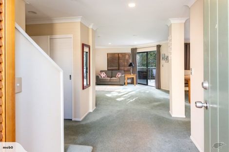 Photo of property in 3/1 Bradbury Road, Botany Downs, Auckland, 2010