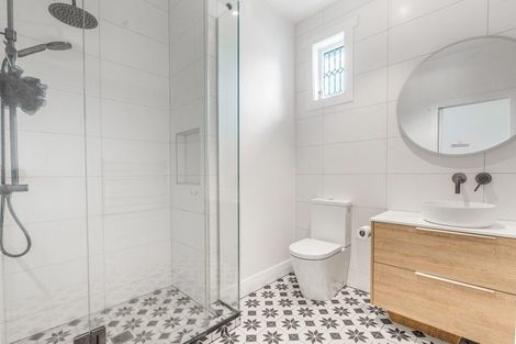 Photo of property in 136 Queen Street, Northcote Point, Auckland, 0627