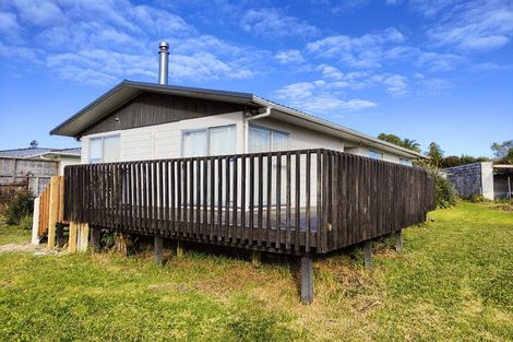 Photo of property in 21 Larissa Avenue, Henderson, Auckland, 0610