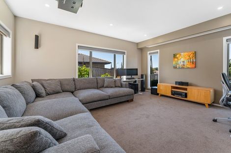 Photo of property in 20 Tongariro Drive, Aotea, Porirua, 5024