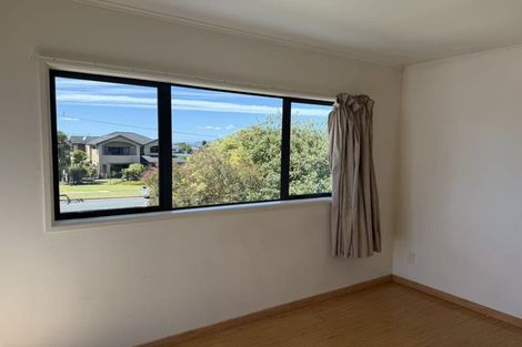 Photo of property in 17 Beach Road, Te Atatu Peninsula, Auckland, 0610