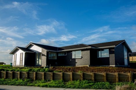 Photo of property in 11 Waikohi Avenue, Glenbrook, Waiuku, 2681
