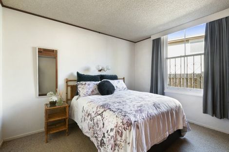 Photo of property in 50 Woodside Avenue, Northcote, Auckland, 0627