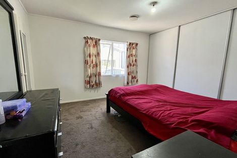 Photo of property in 1/95 Hobsonville Road, West Harbour, Auckland, 0618