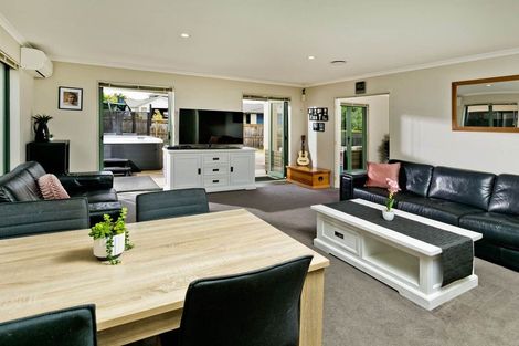 Photo of property in 61 Clea View, Gulf Harbour, Whangaparaoa, 0930