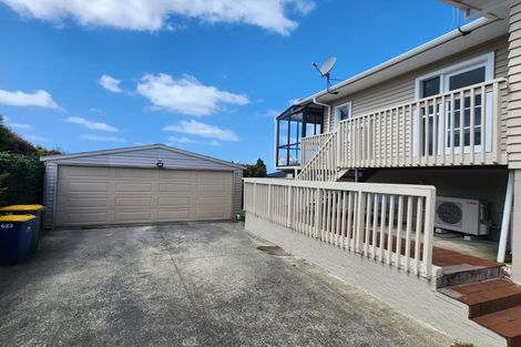 Photo of property in 623 Glenfield Road, Totara Vale, Auckland, 0629