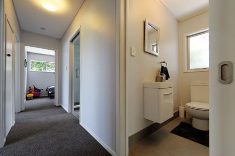 Photo of property in 13 Easter Parade, Glen Eden, Auckland, 0602