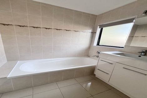 Photo of property in 33 Davington Way, Burswood, Auckland, 2013